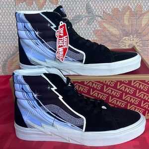 Vans Men’s Sk8-Hi Bolt
Chrome Flash Black
VN0A5JIVBMA
Sneakers